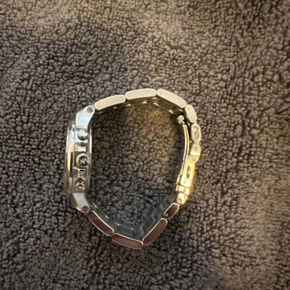 Michael Kors Watch - Picture 3 of 3